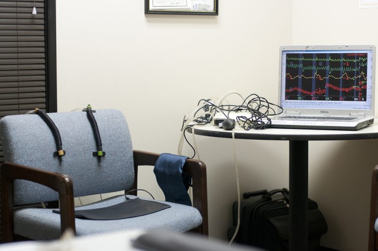 computer-voice-stress-analysis-test-prepare-for-the-police-polygraph